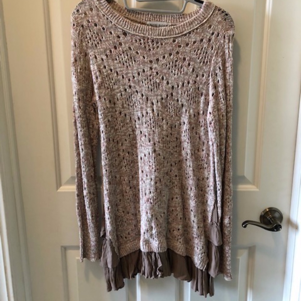 Mudd layered cream tunic. M. NWOT.